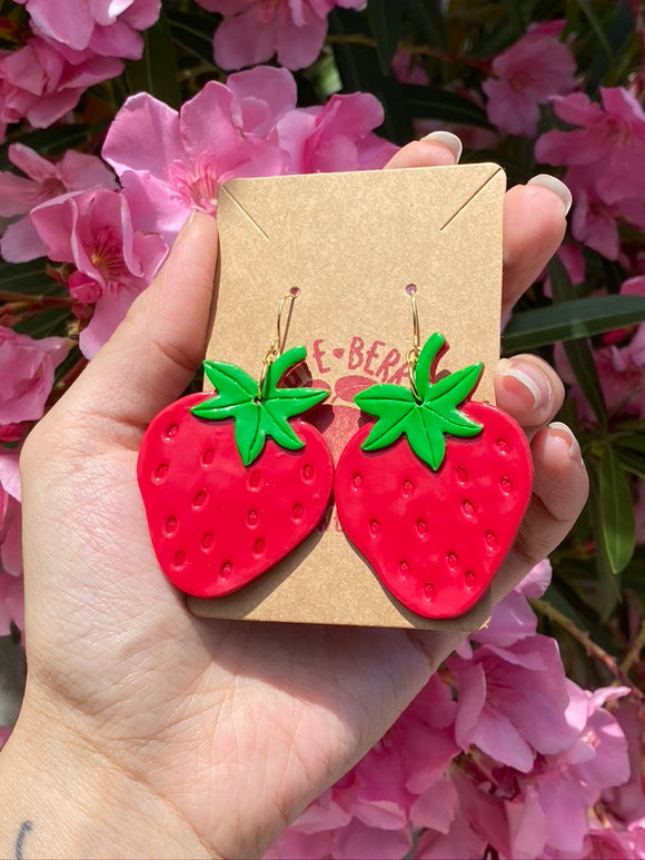 Cute Red Resin Strawberry Dangle Earrings 🍓 🍓 🍓 - Cute Berry Jewelry